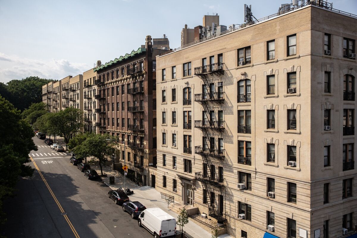 Manhattan Apartments Hit $4,000 Median — and It's Going to Get Worse -  Bloomberg