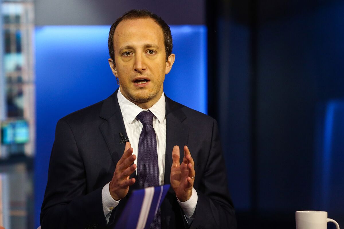 Invesco’s de Longis Goes ‘Maximum’ Underweight Dollar Before Fed