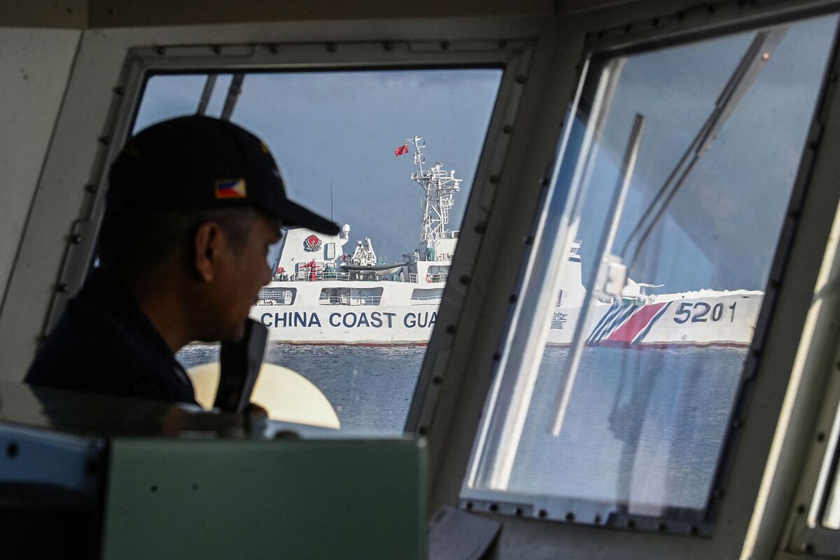 US Backs Philippines After Latest Dispute Over Chinese Ships - Bloomberg