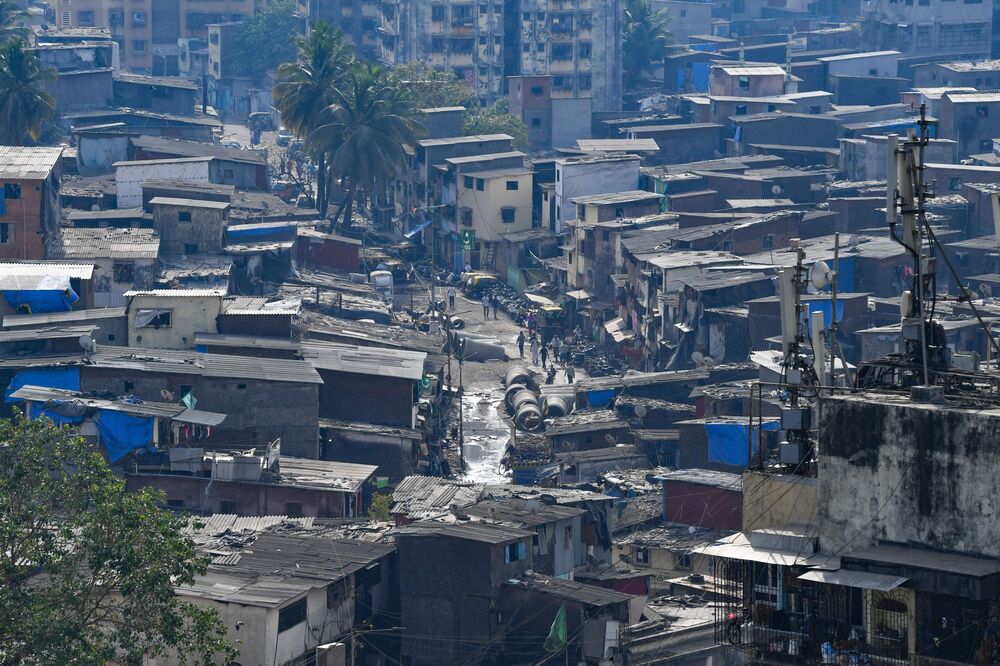 Coronavirus News How Asia S Densest Slum Chased The Virus Bloomberg