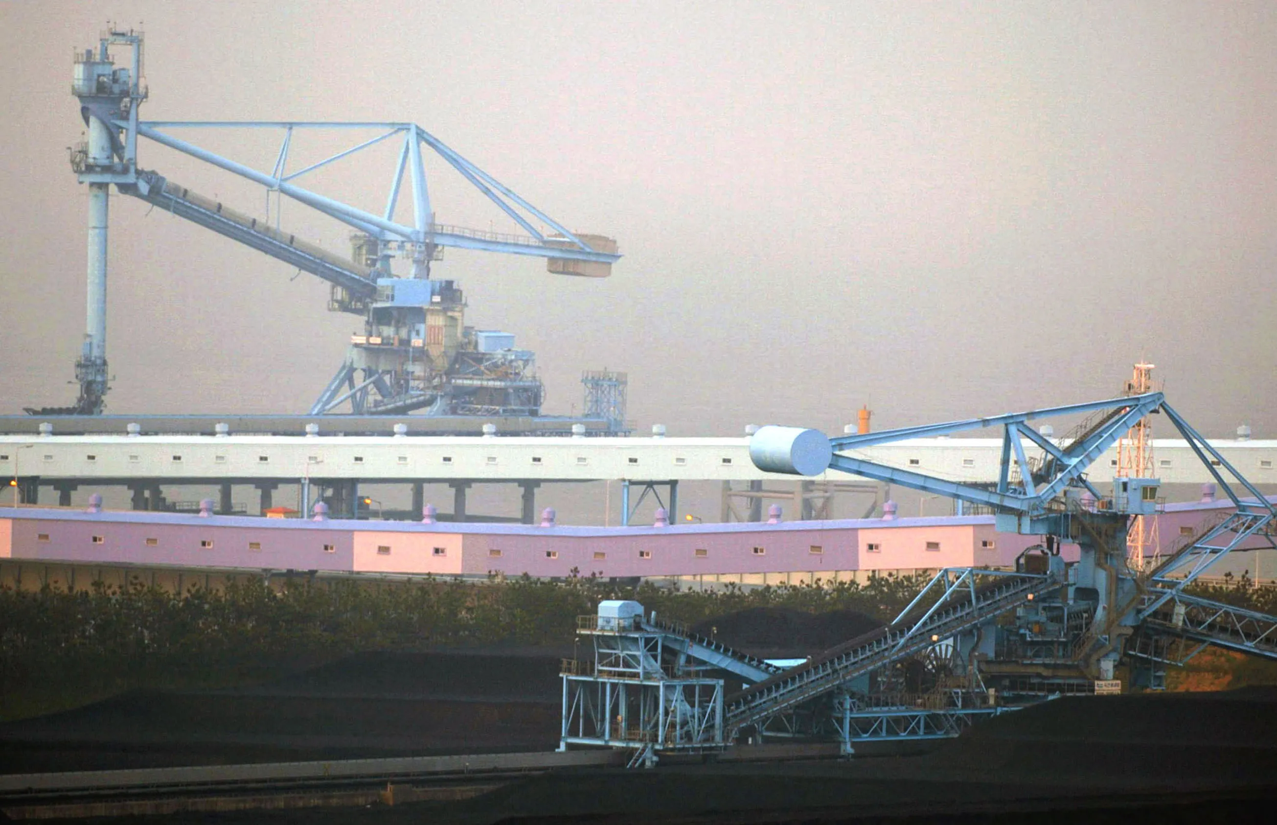 Convey belts for soft coals in Dangjin, South Korea.