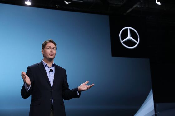 Daimler to Step Up Cost Cutting to Tackle Flagging Returns