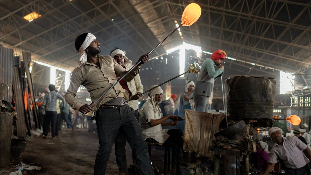 bloomberg.com - Satviki Sanjay - Bottles, Flasks Grow Scarce in India as Gas Crunch Hits Glassmakers