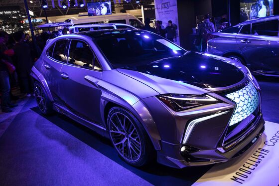 Lexus Confronts Midlife Crisis With Aging SUVs Losing to Rivals