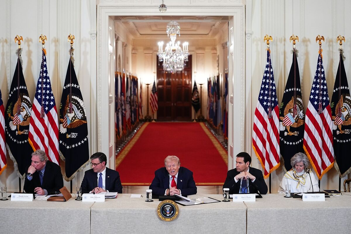 Trump Signs College Sports Order Using Federal Funds as Leverage