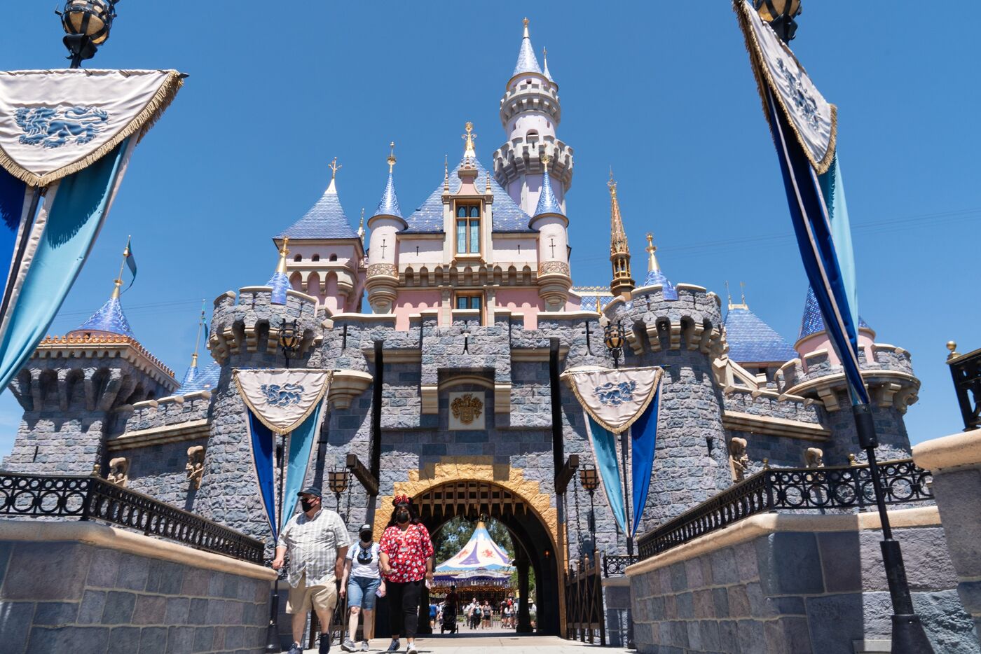 Disneyland Workers to Hold Strike Authorization Vote - Bloomberg