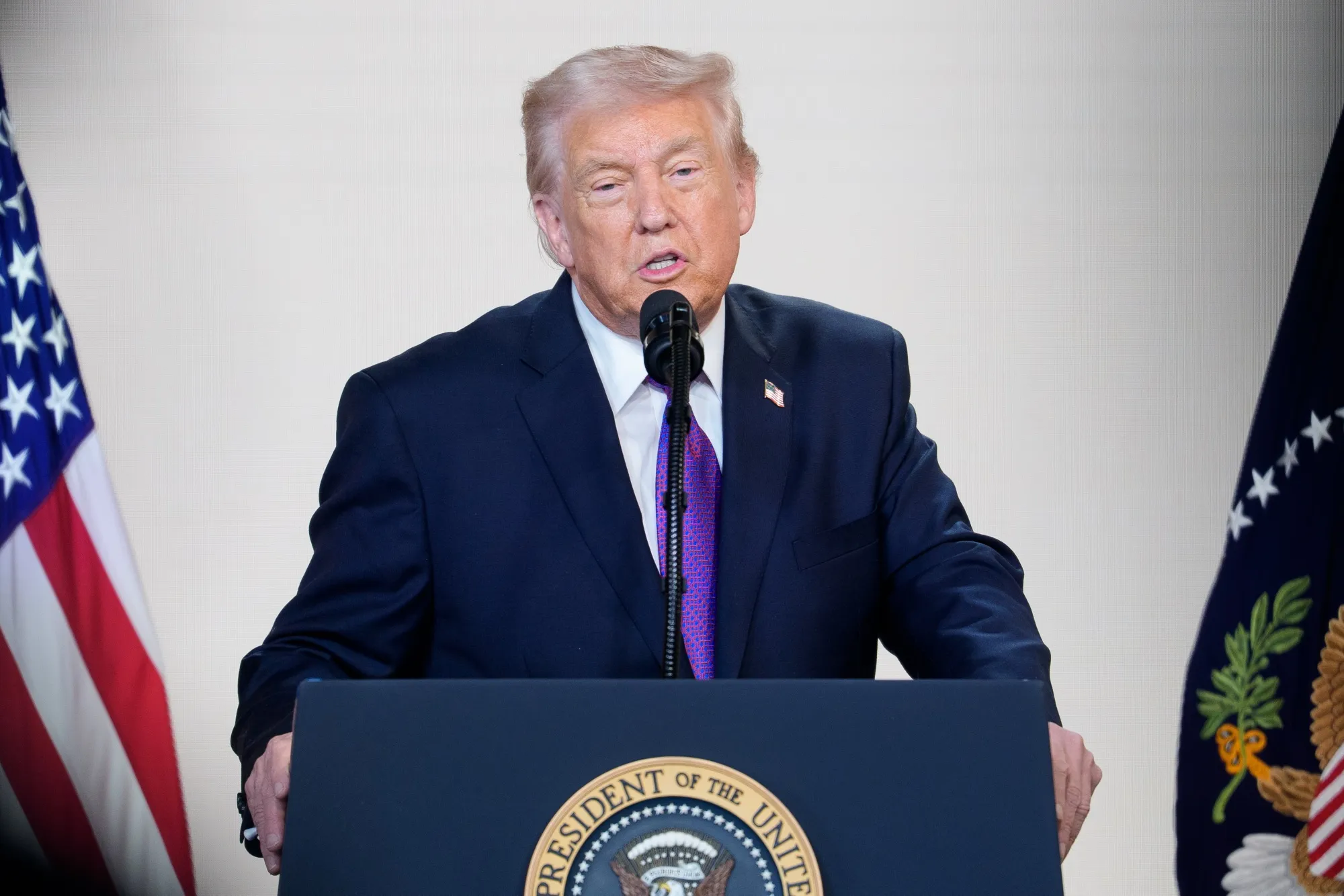 トランプ氏、オバマ夫妻を類人猿として描いた動画削除－批判受け - Bloomberg