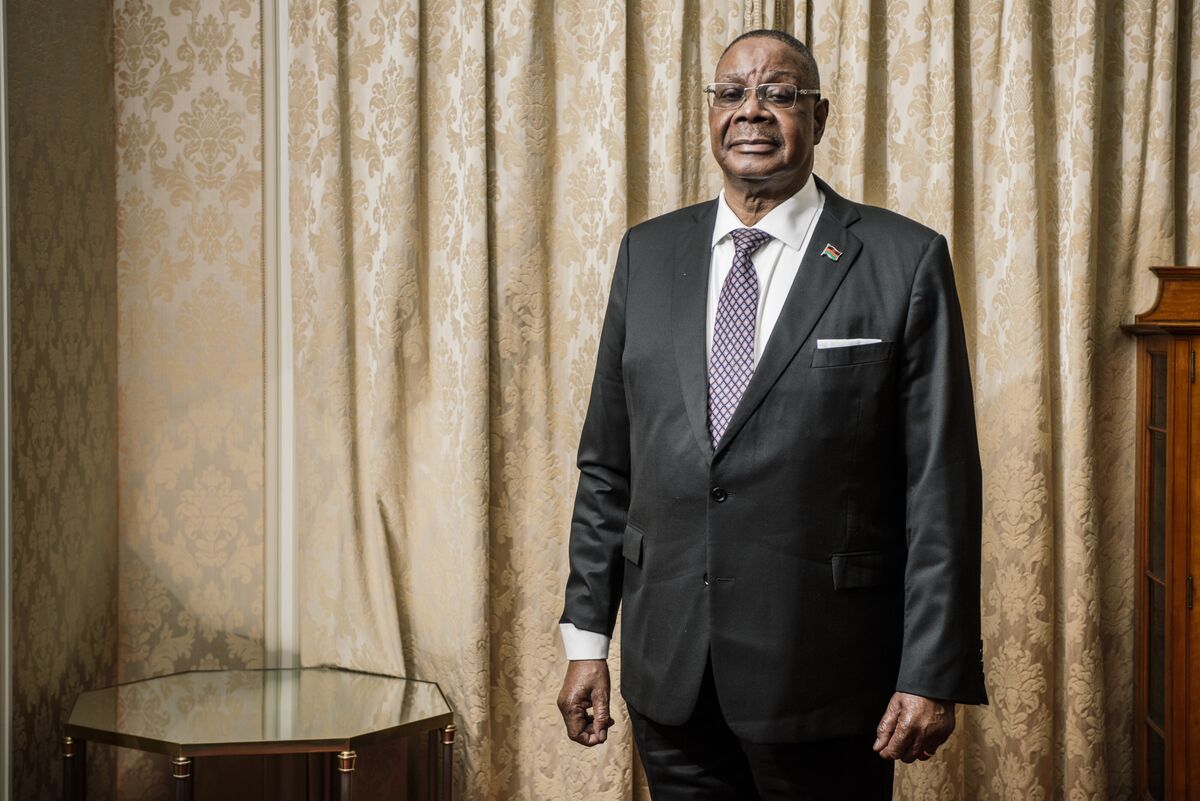 Malawi’s Ex-President Takes Commanding Lead in Early Vote Count