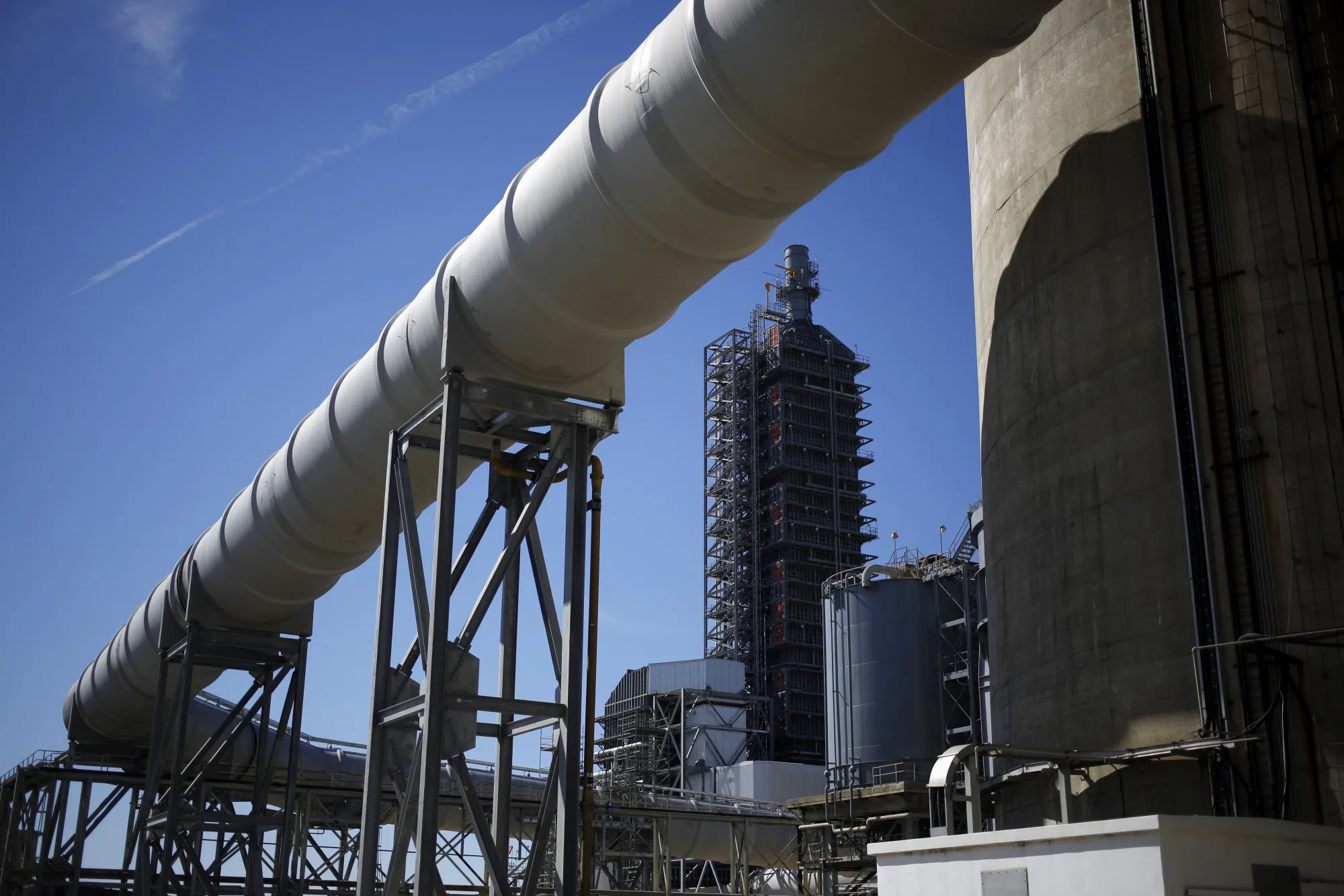 A pipe carries emissions to a carbon capture project at a&nbsp;generating station in Thompsons, Texas.