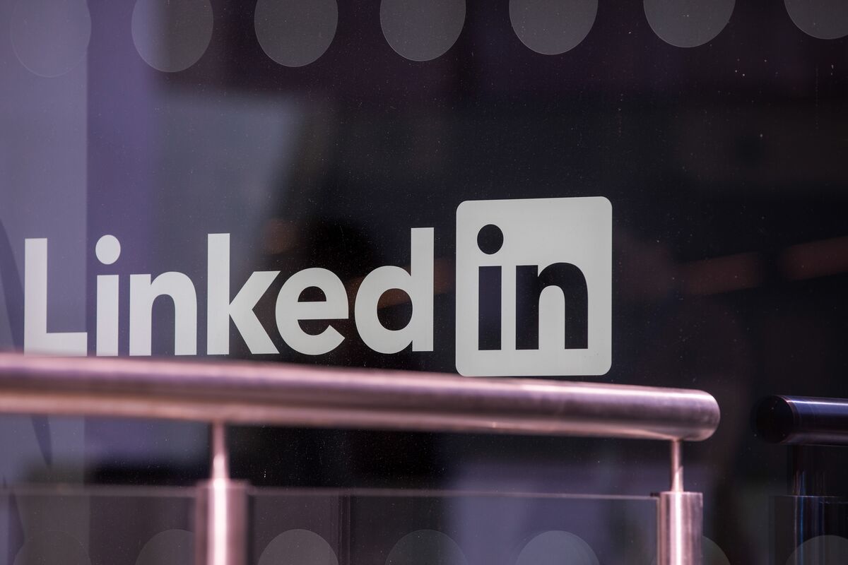 LinkedIn Chief People Officer Christina Hall Resigns - Bloomberg