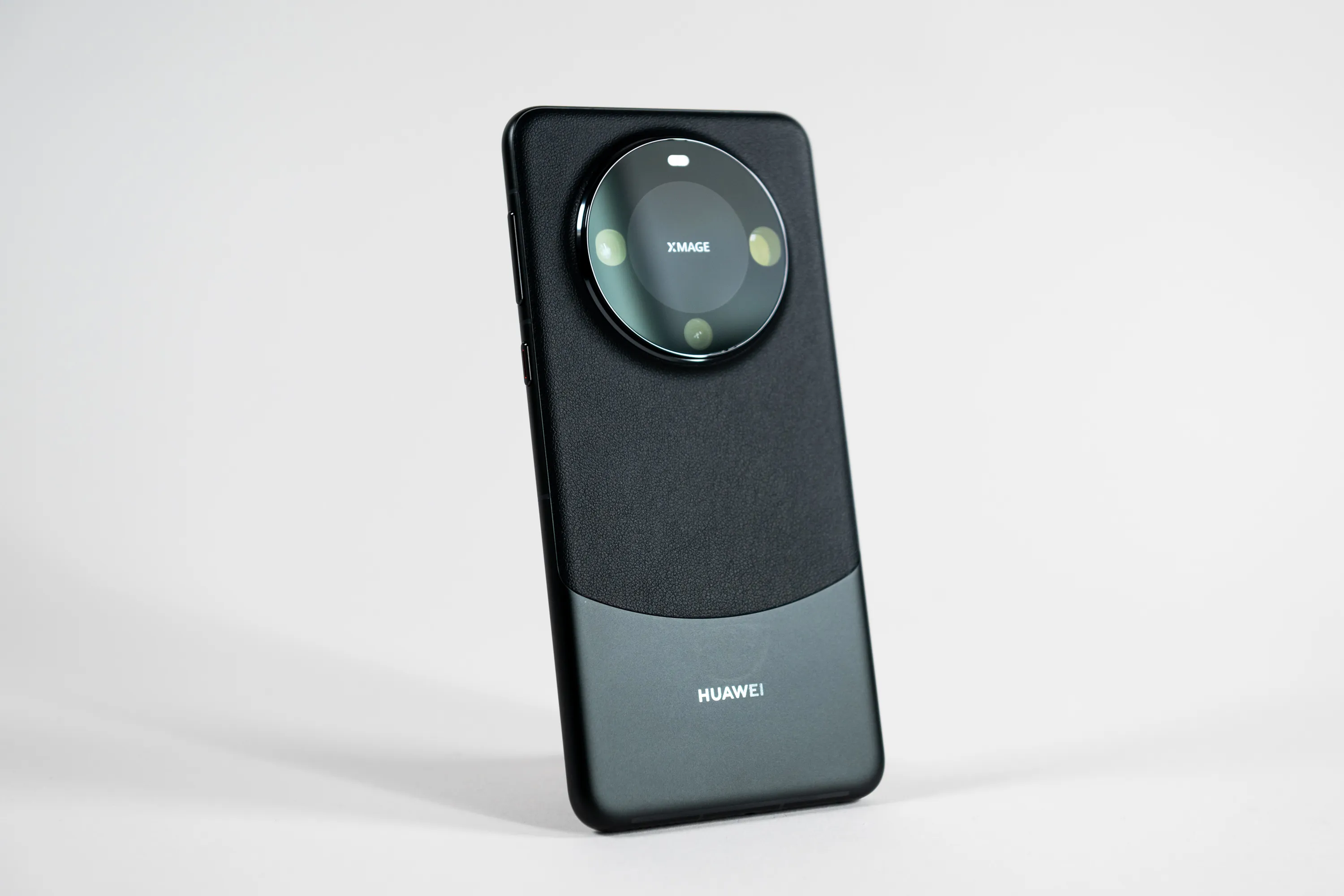 ファーウェイ最新スマホに国産7ナノ先端半導体－米制裁に対応 - Bloomberg