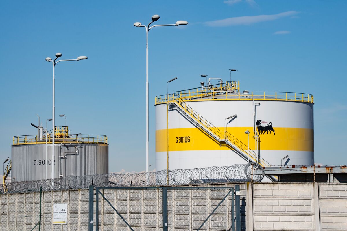 bloomberg.com - Alberto Brambilla - Italy to Convene Oil Refiners as it Seeks to Boost Fuels Output
