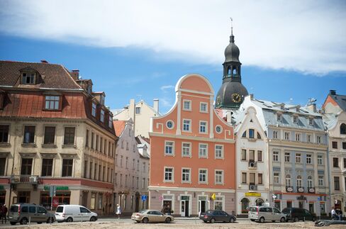 Latvia’s Euro Path Shows Allure of Crisis-Hit Currency, for Some
