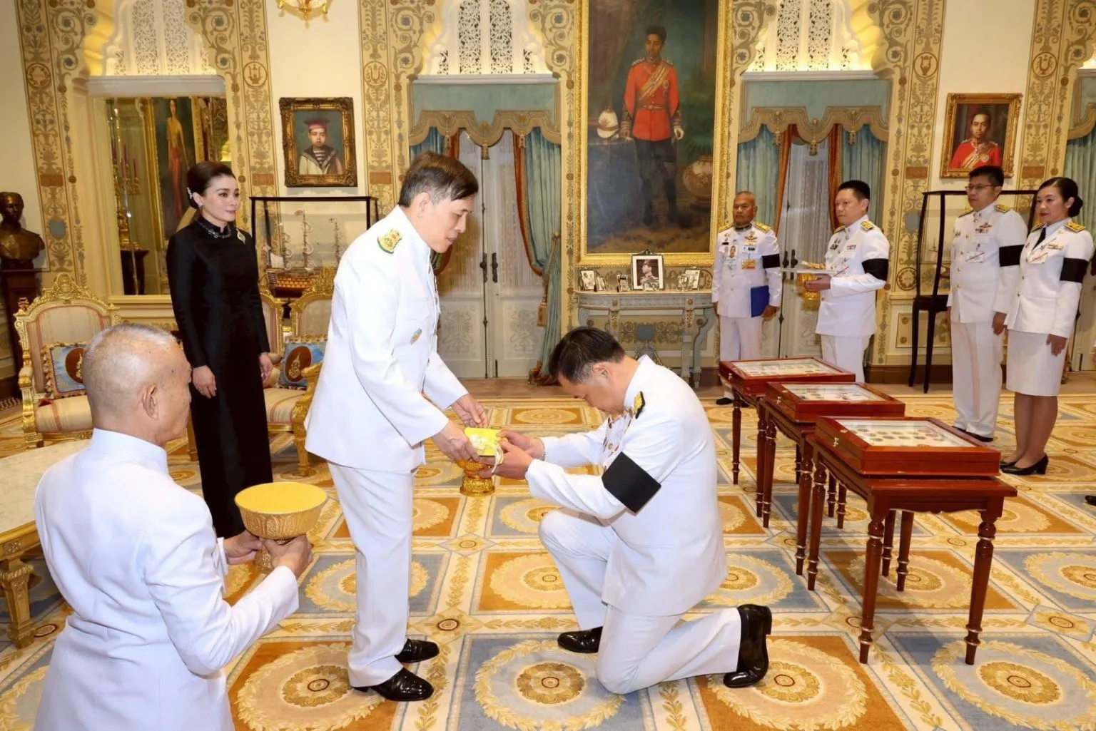King Maha Vajiralongkorn grants an audience to Prime Minister Anutin Charnvirakul in Bangkok on Feb. 7.