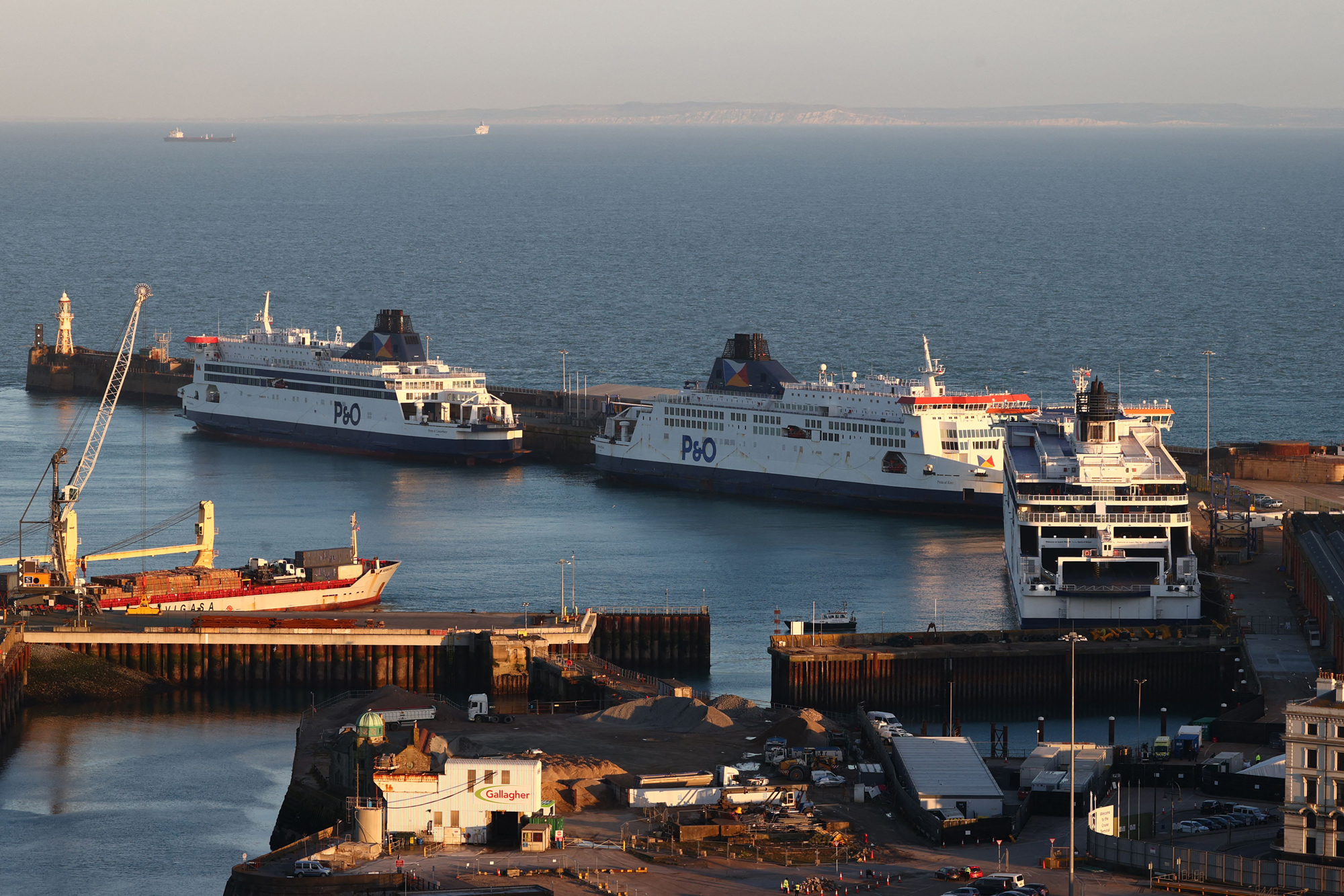 p-o-ferries-says-it-acted-lawfully-in-mass-no-notice-firings-bloomberg