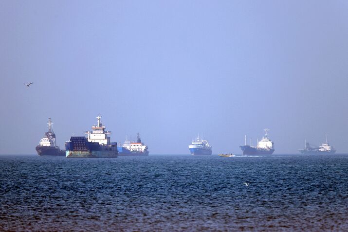 US and Iran Trade Fire in Gulf, Jolting Four-Week-Old Ceasefire