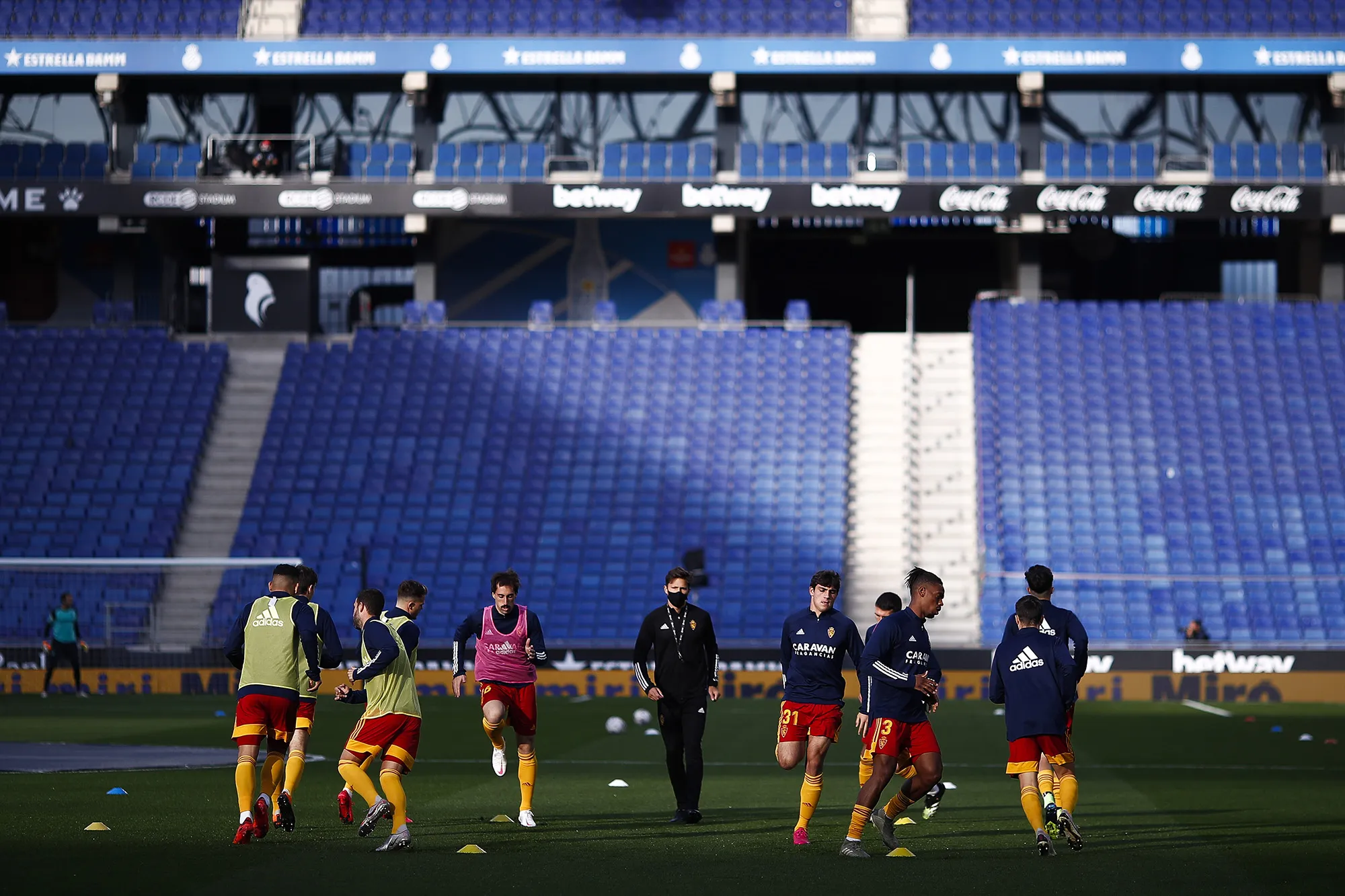 Real Zaragoza players warm&nbsp;up prior the La Liga Smartbank match between RCD Espanyol and Real Zaragoza at RCDE Stadium&nbsp;in Barcelona on November 29, 2020.