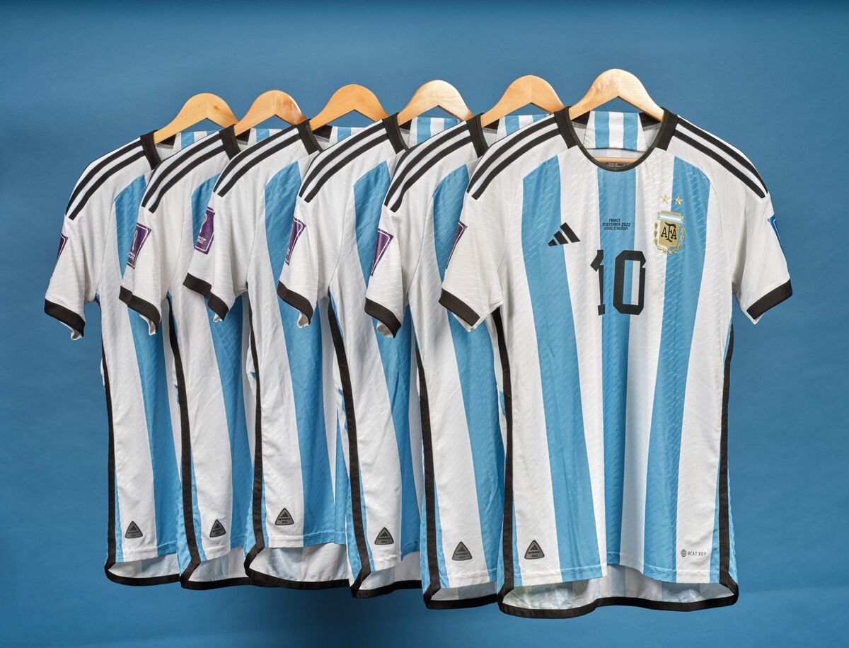 Lionel Messi's 2022 World Cup Shirts Will Be Auctioned at Sotheby's -  Bloomberg