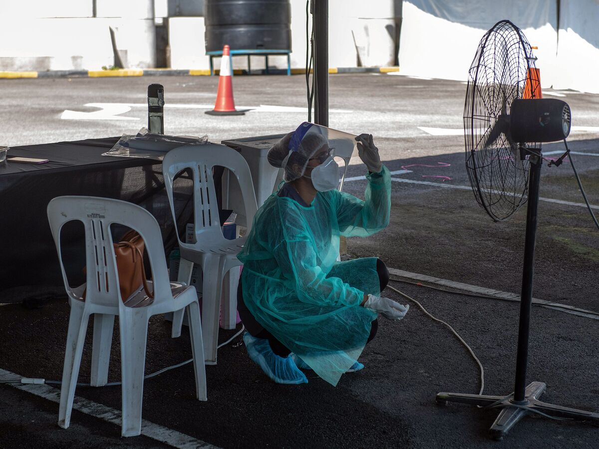 Malaysia Virus Infections Rise Most in 2 Weeks on Imported Cases