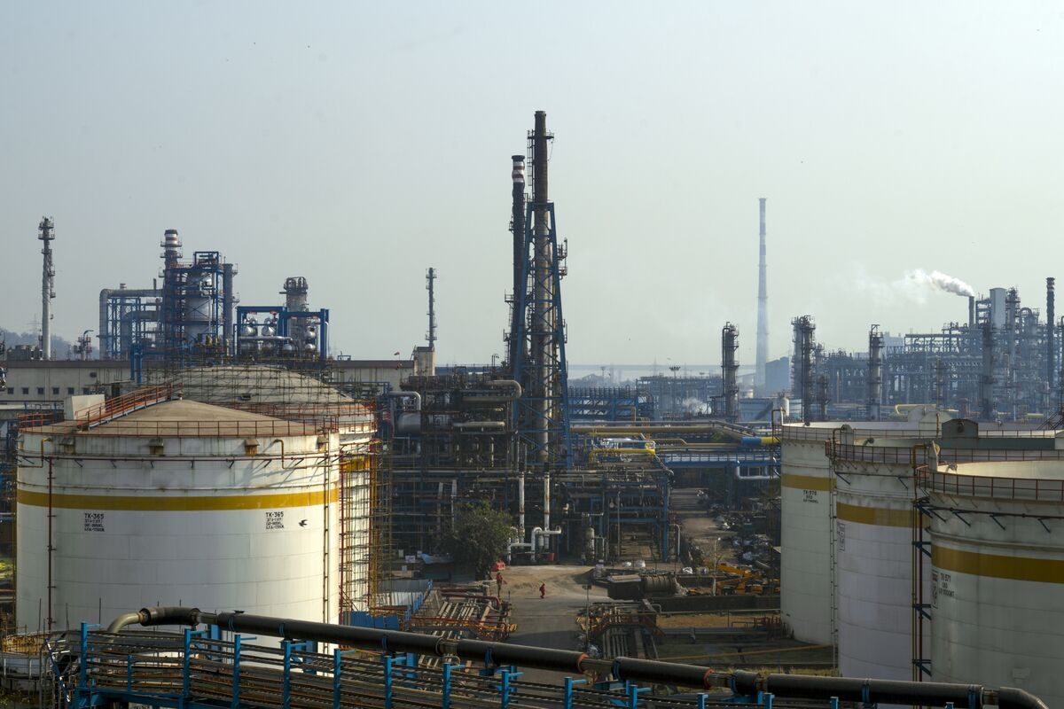 Indian Refiners Snap Up Crude Months Ahead as Wars Upend Supply