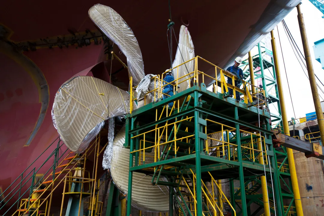 Operations at the Hyundai Heavy Industries Co. Shipyard 