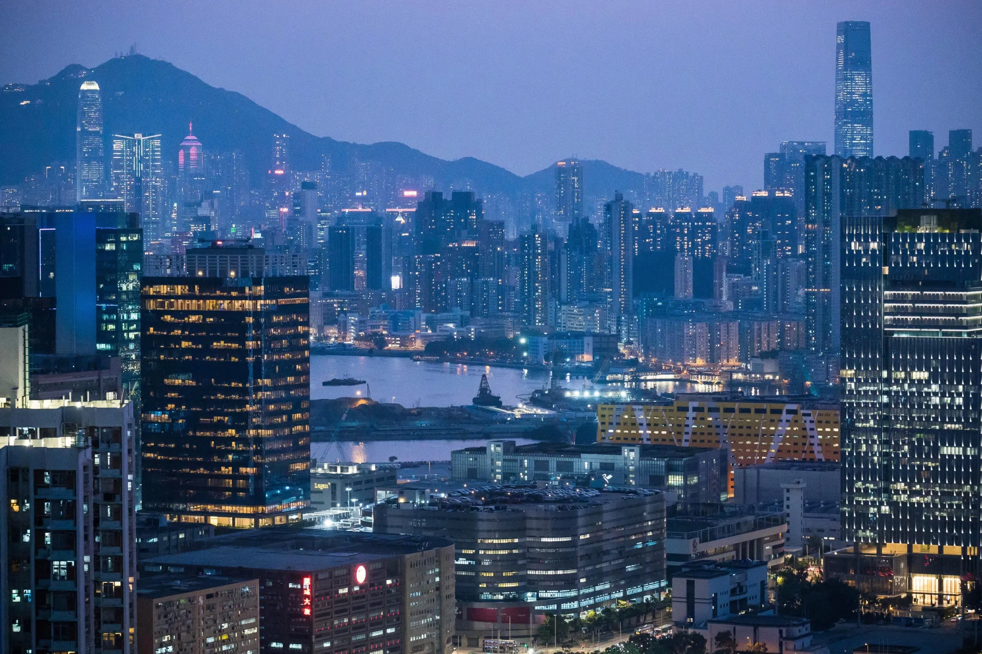 Apartment Rents in Hong Kong Sink to Lowest in Almost Two Years