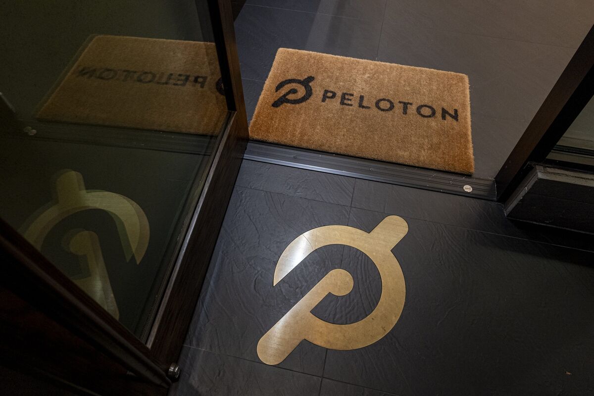 Peloton Discovers It's Expensive to Go Downscale, to Investors' Dismay -  Bloomberg