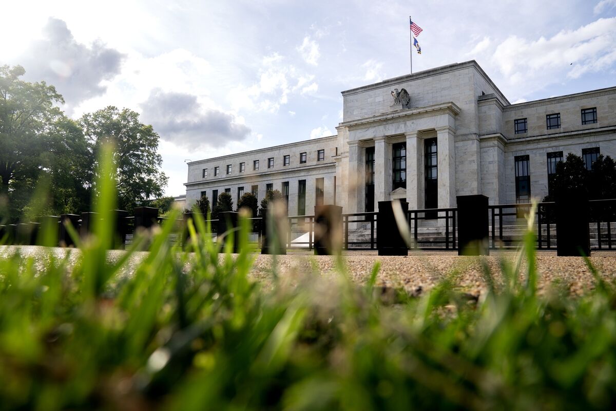La décision de la Fed sur les taux d’intérêt au centre des préoccupations alors qu’elle pèse sur l’inflation et la crise bancaire