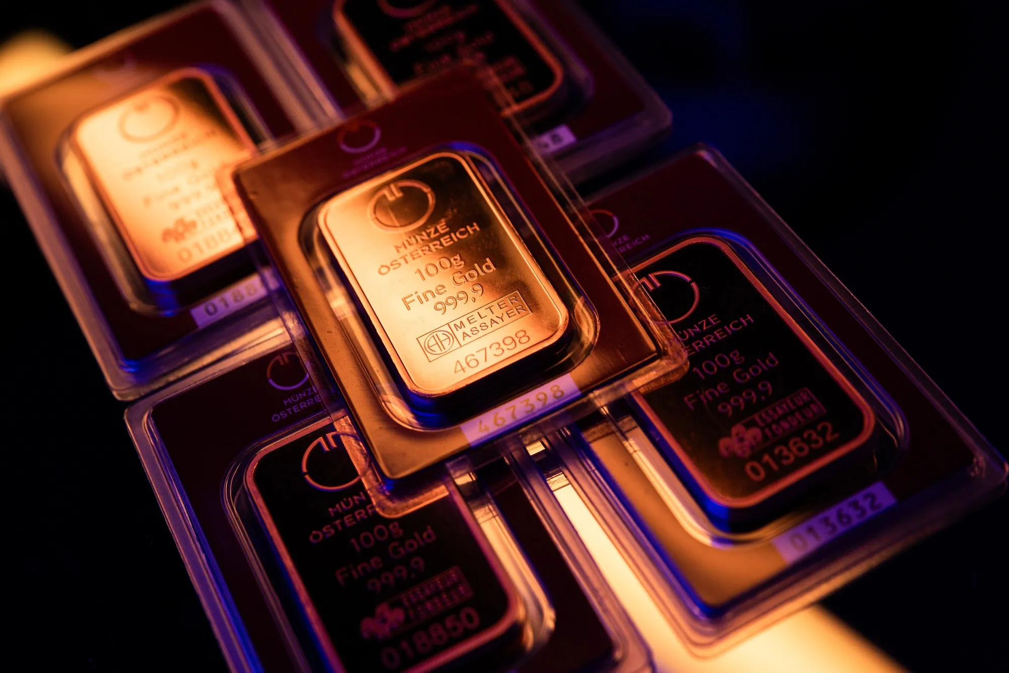 A selection of 100 gram gold bars arranged at&nbsp;bullion dealer&nbsp;in Budapest, Hungary.