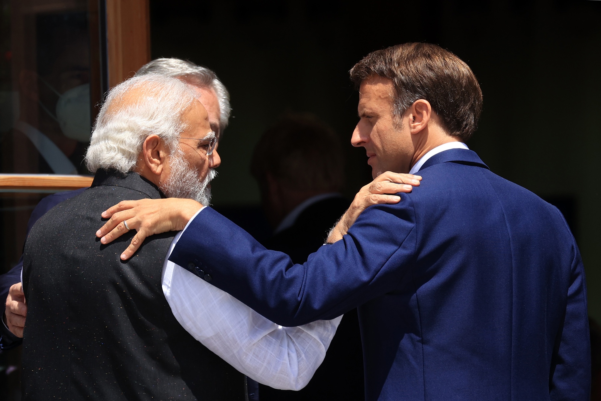 Emmanuel Macron, right, with Narendra Modi.
