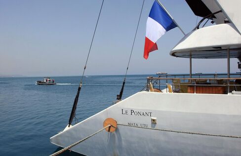 A French military boat (L) patrols next