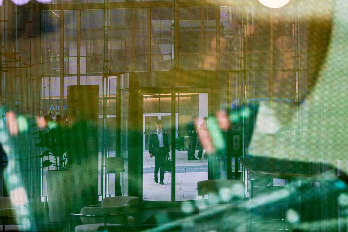 bloomberg.com - Julien Ponthus - European Stocks Near Record as Tech Rallies, Oil Prices Ease
