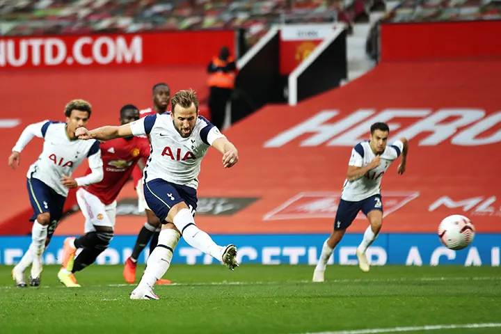 Tottenham Hotspur’s&nbsp;Harry Kane scores a goal during the Premier League match between Manchester United and Tottenham Hotspur in Manchester, on Oct. 4.&nbsp;