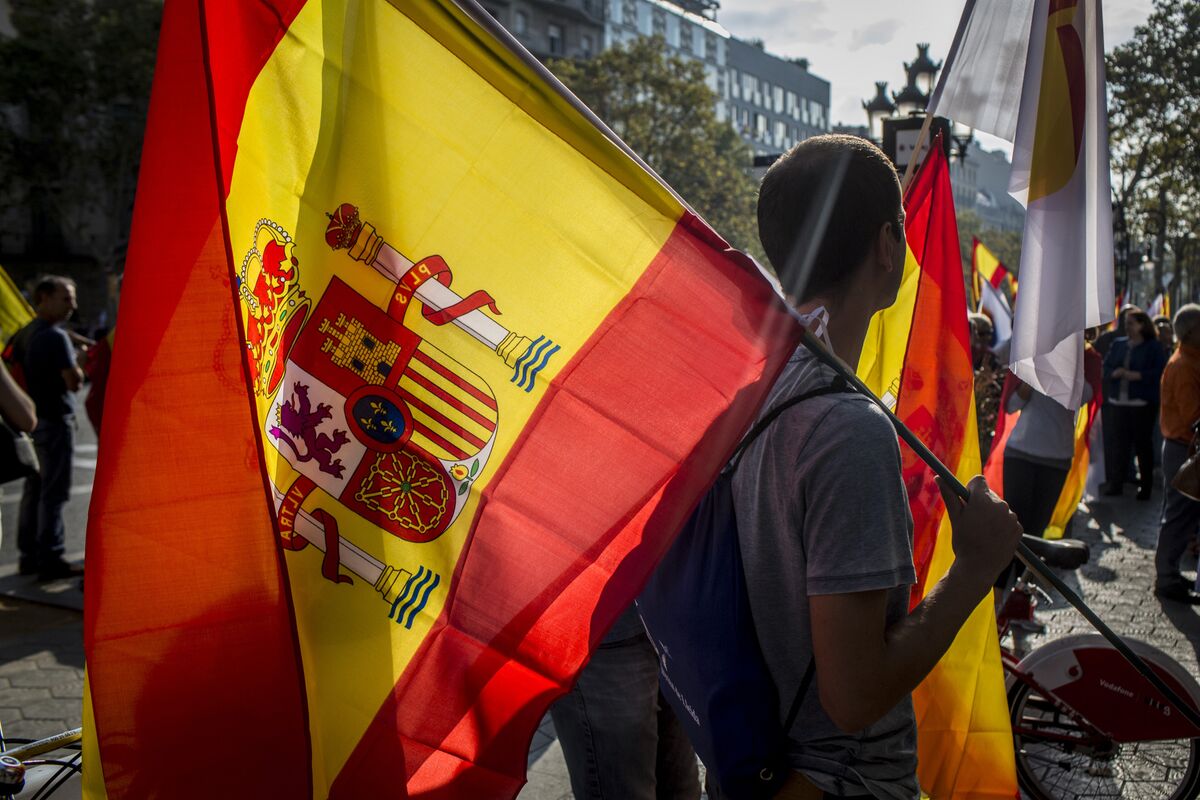 For Spain and England, a Swift Rise Is Also a Warning - The New York Times
