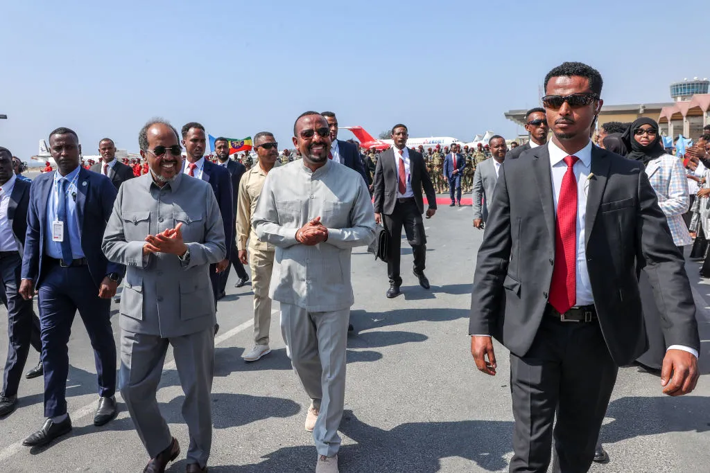Abiy Ahmed&nbsp;is welcomed by&nbsp;Hassan Sheikh Mohamud.
