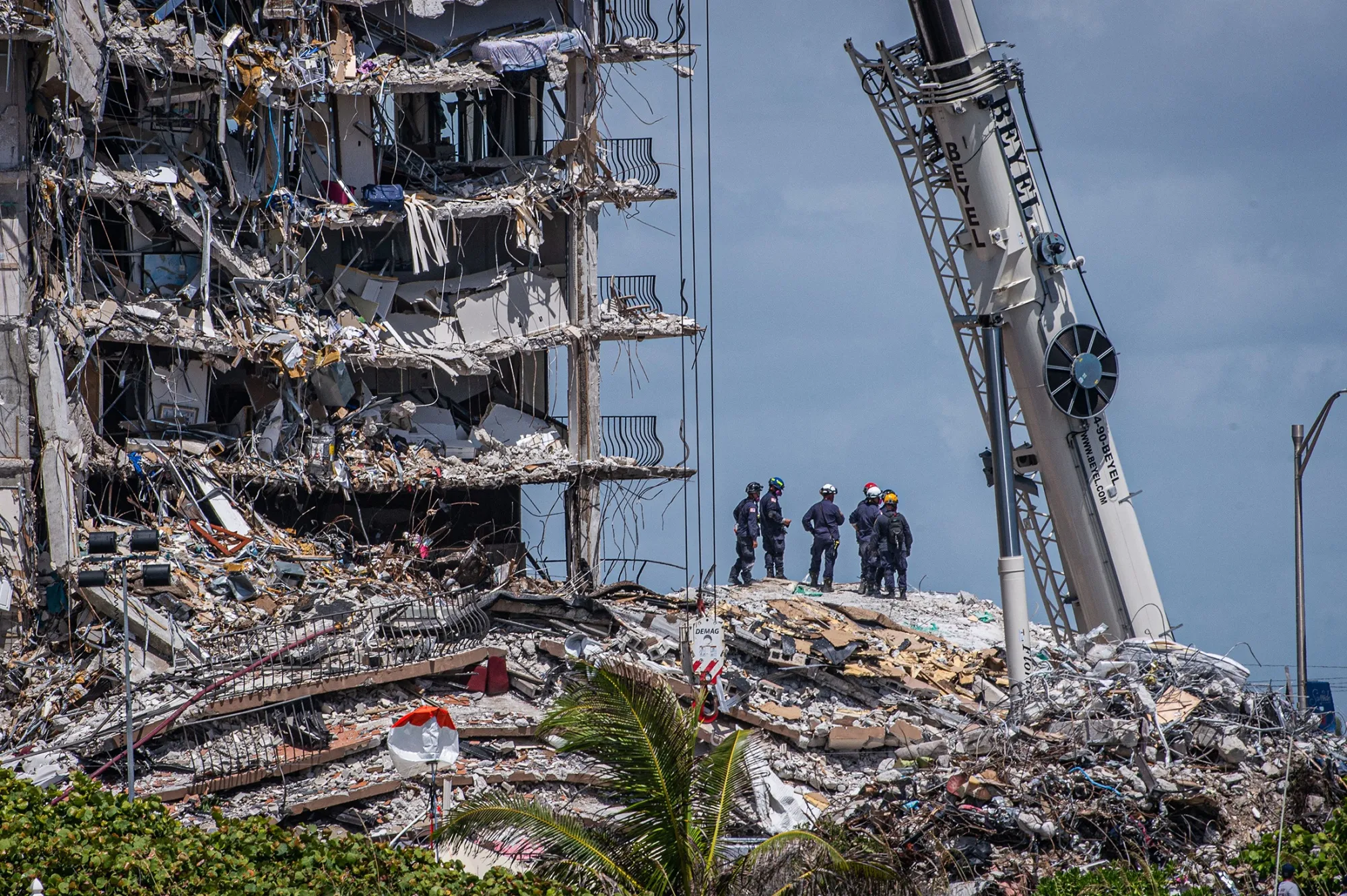 Surfside, Florida Condo Collapse Victims Reach $1 Billion Settlement -  Bloomberg