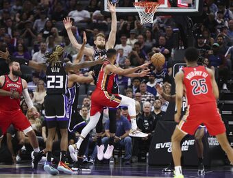 relates to McCollum, Williamson score 31 apiece, Pelicans complete five-game sweep of Kings with 135-123 win