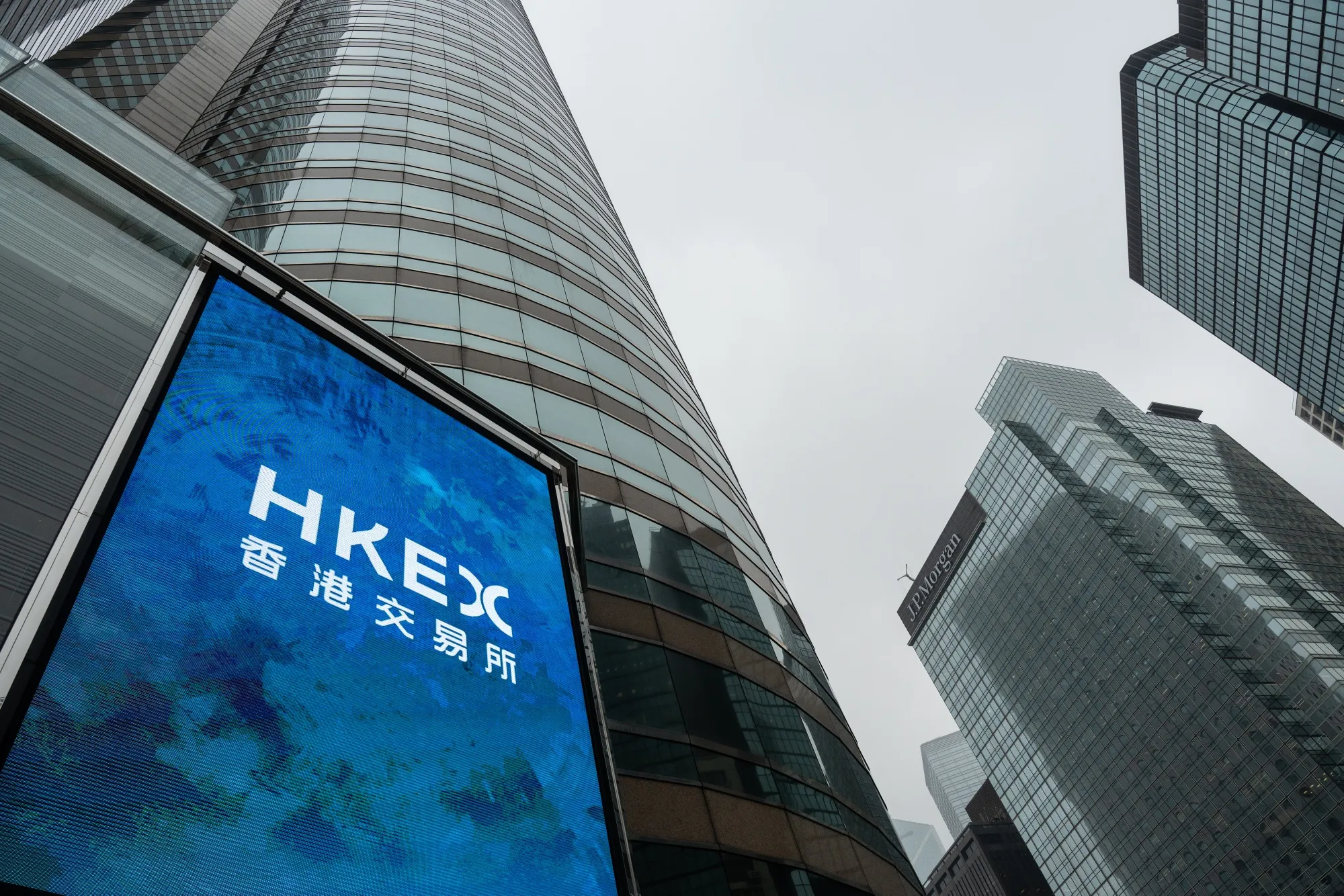 香港、インサイダー取引疑惑を調査－証取や証券先物委の職員が絡む - Bloomberg