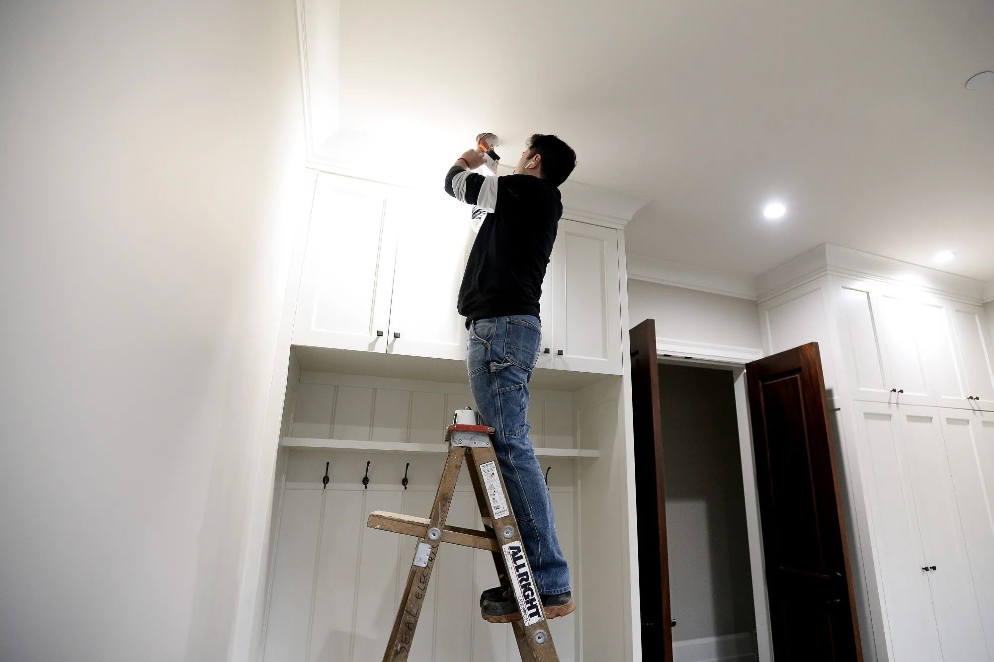 College Kids Are Living Like Kings in Vancouver's Empty Mansions