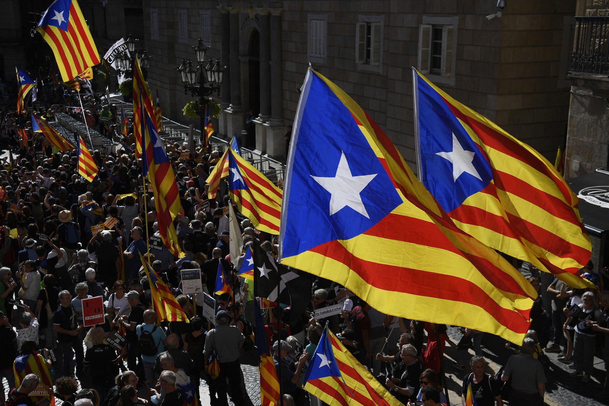 Spanish Socialists urge EU 'not to veto' Catalan from joining EU