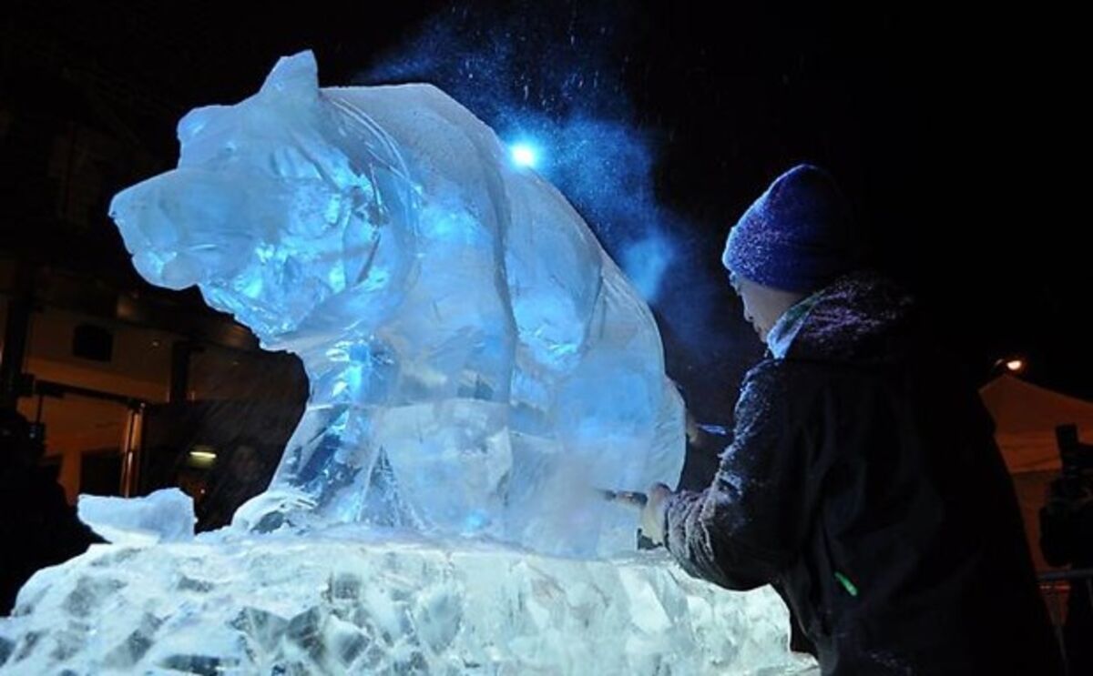 What Do You When You Re An Ice Sculptor And Your Ice Starts Melting Bloomberg