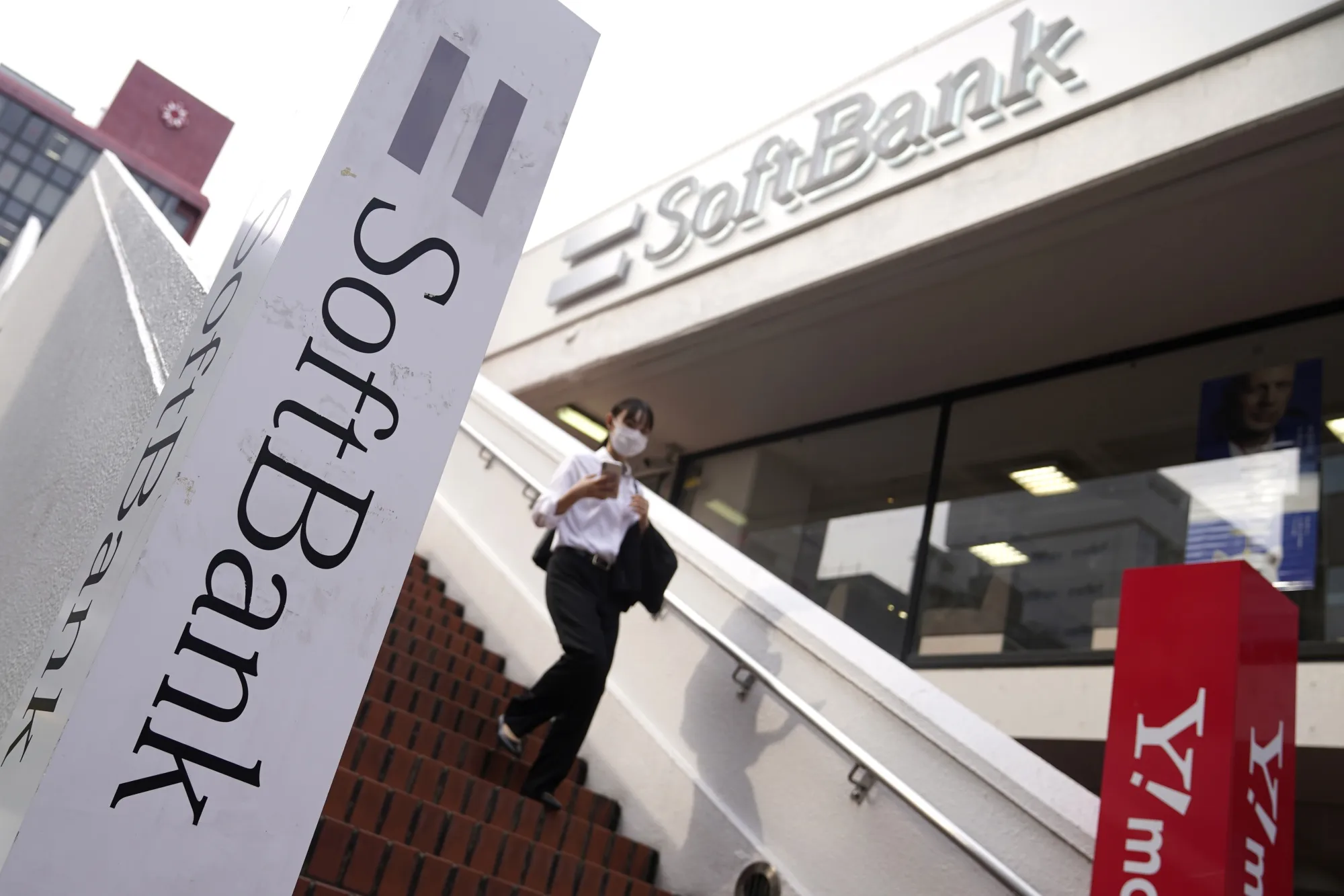 SoftBank Stores As Group Poised to Return to Profit After Big Losses