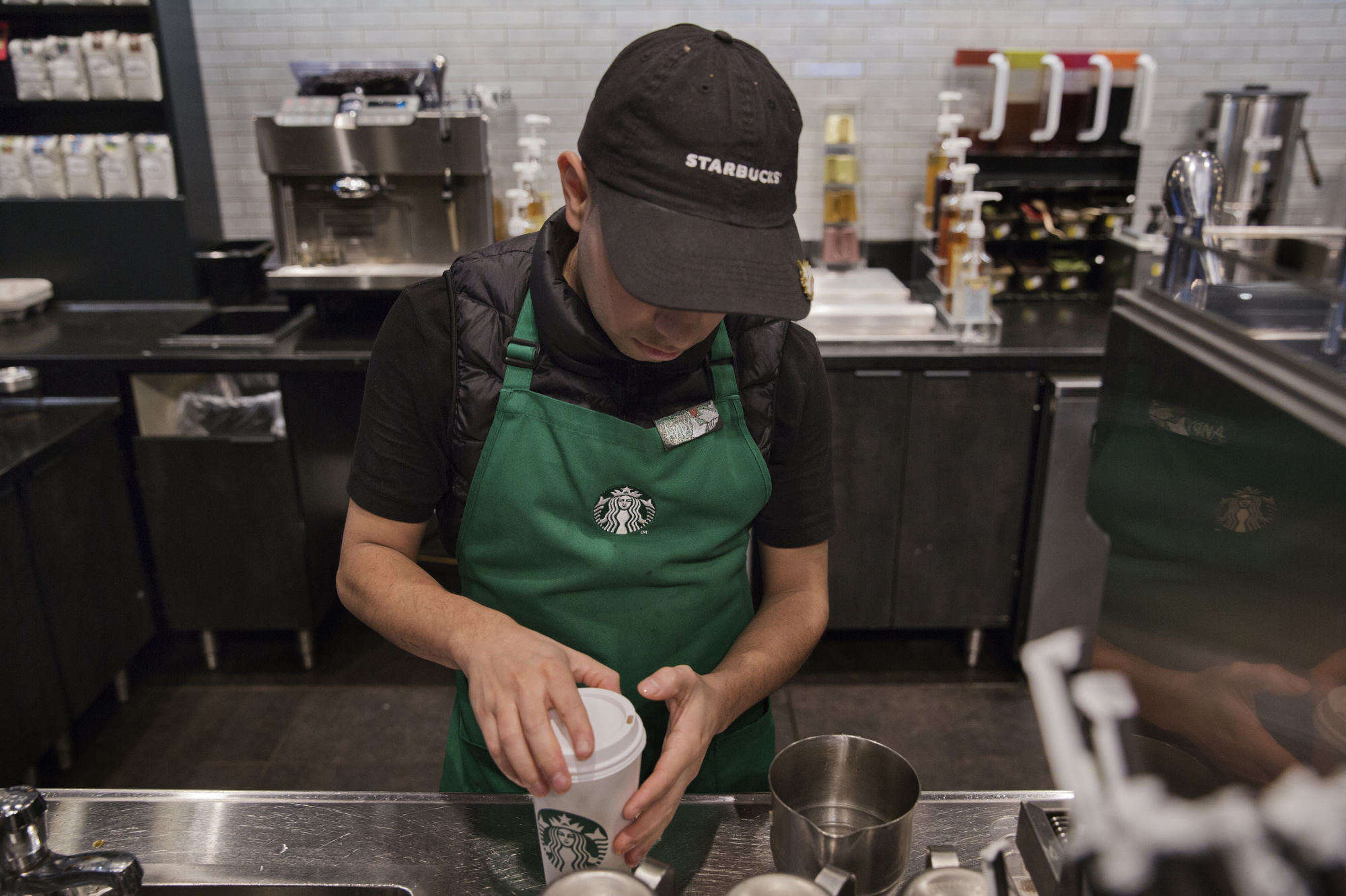 Starbucks Illinois Baristas to Make Lattes With Wind Power Soon Bloomberg