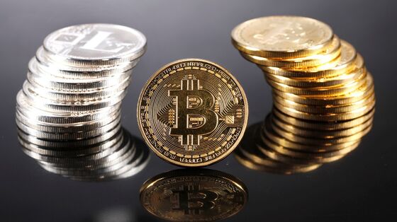 Bitcoin Drops Amid Weibo Crypto Suspensions, Goldman CIO Survey