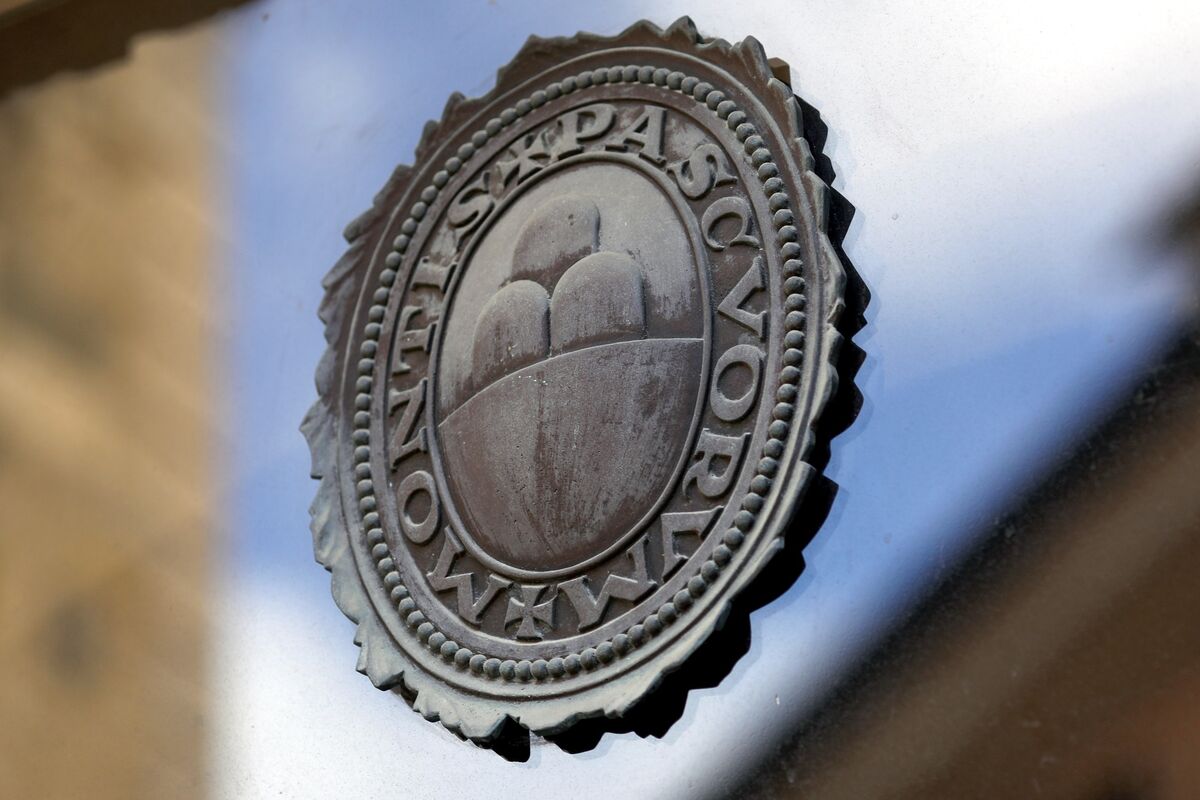 Italian Bank Stocks Dip on Plan to Raise €3 Billion From Lenders