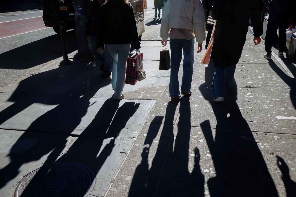 US Consumer Confidence Plummets to Lowest Level Since 2014 - Bloomberg