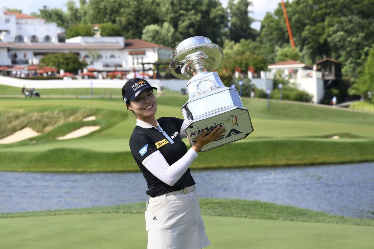 Chun Perseveres, Holds Off Thompson to Win Women's PGA