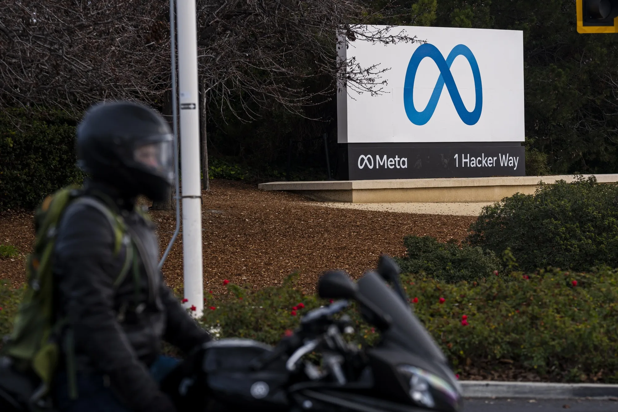 メタ株急落、10～12月ユーザー伸び停滞－１～３月見通し予想未達 - Bloomberg