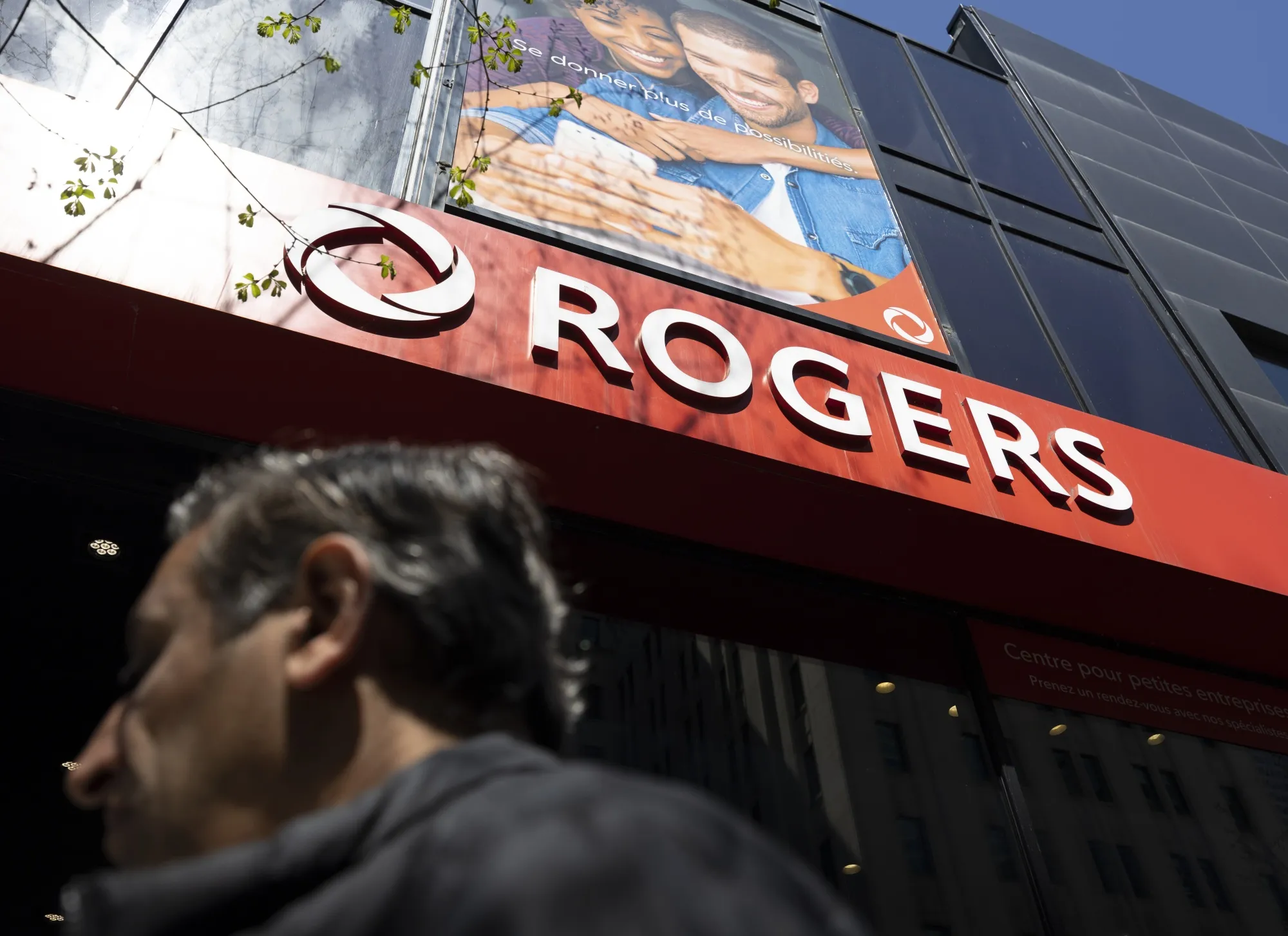 Rogers Replaces Technology Chief After Costly Network Failure - Bloomberg