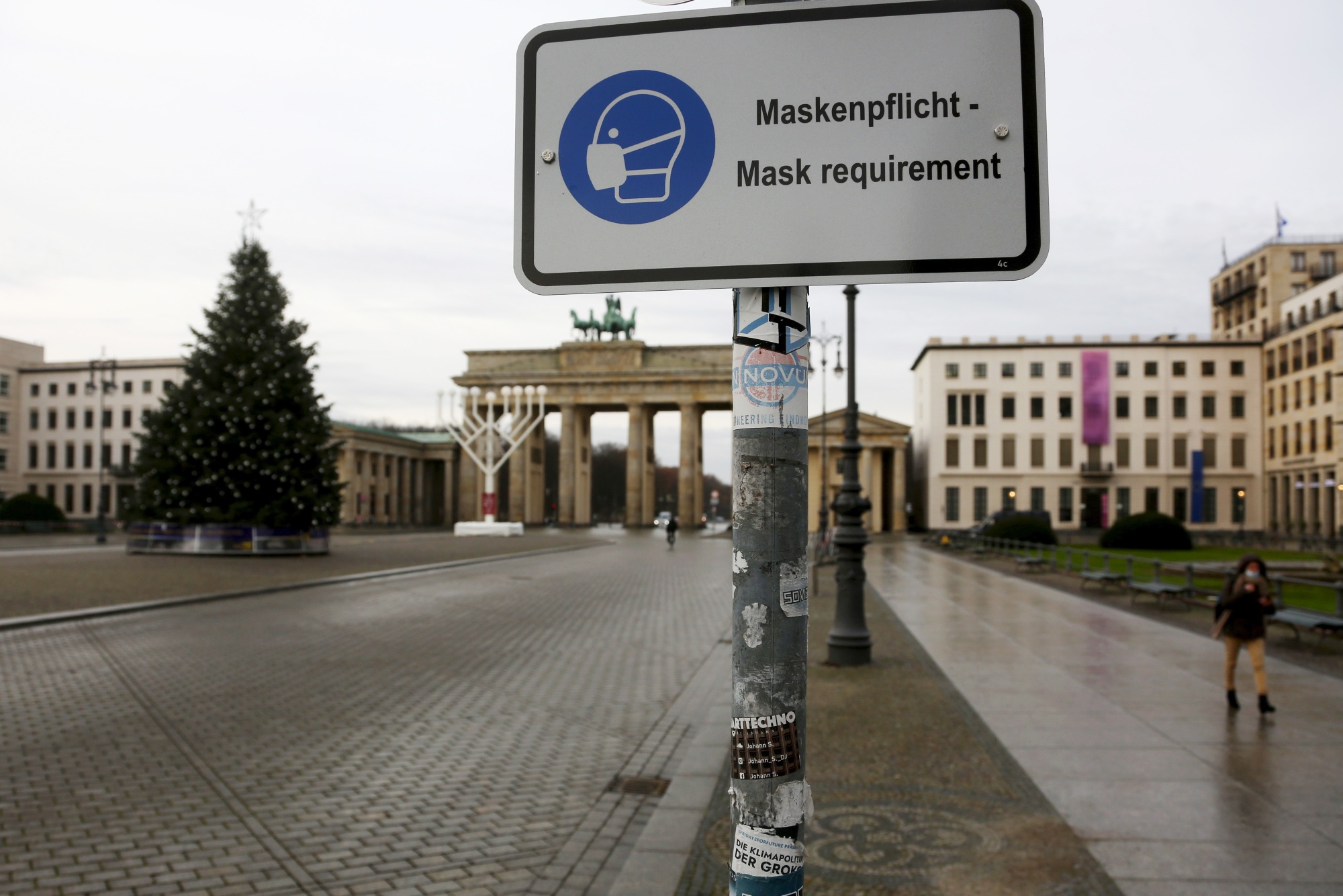 Germany to Extend Lockdown Until MidFebruary, Mulls Curfew Bloomberg